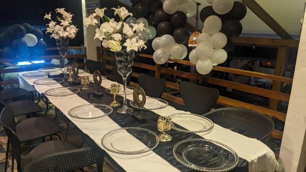 Namaste Hotel & Restaurant 리브르빌 외부 사진