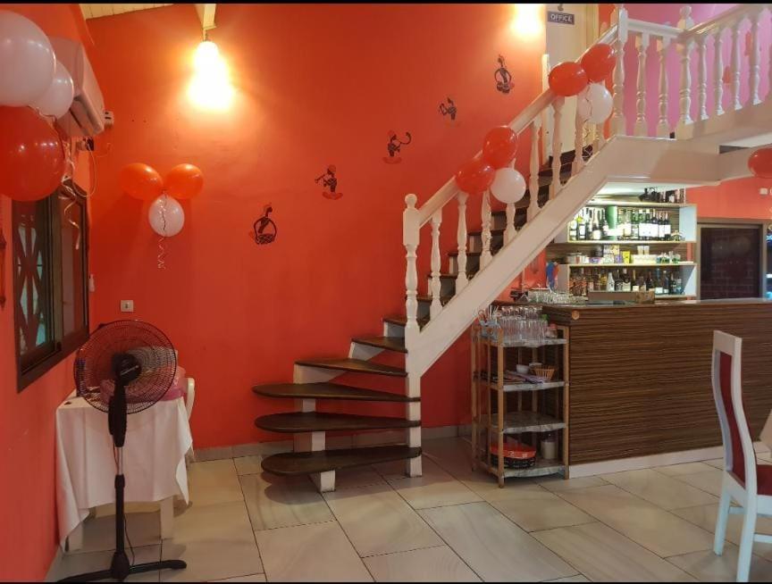 Namaste Hotel & Restaurant 리브르빌 외부 사진